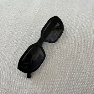 Meller Kessie Black Sunglasses